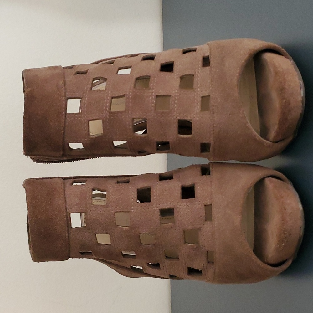 Heels - Picture 2 of 5